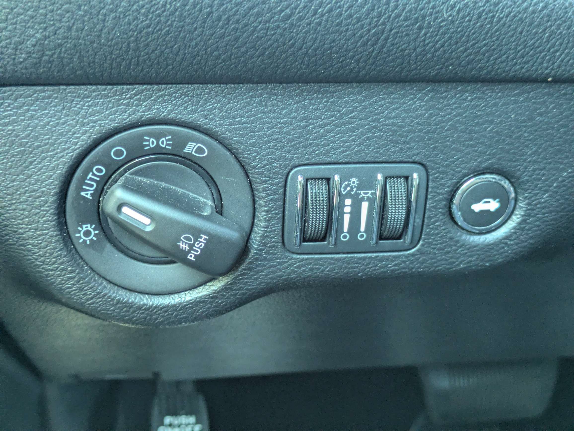 Used 2022 Dodge Challenger R/T RWD image 13