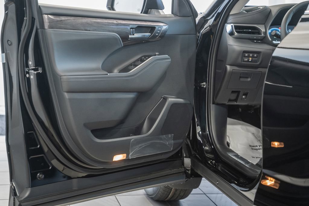 New 2026 Toyota Highlander Platinum image 43