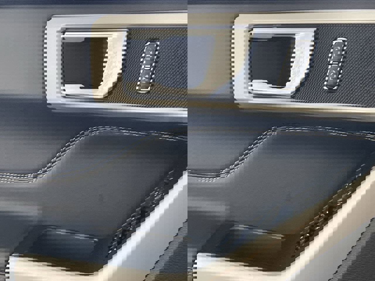 Used 2022 Ford Explorer XLT image 17