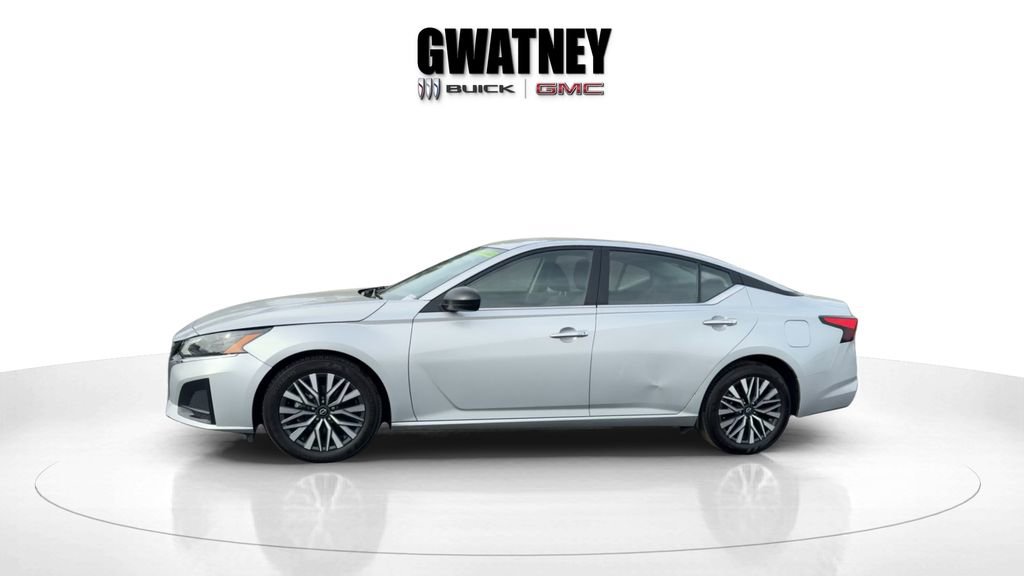 Used 2024 Nissan Altima 2.5 SV FWD image 3