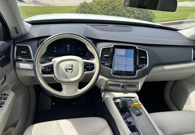 Used 2023 Volvo XC90 B6 Plus AWD/4WD image 3