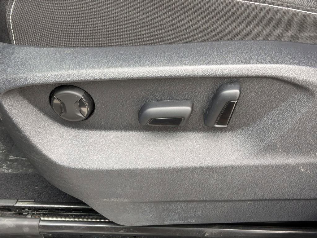 Used 2025 Volkswagen Atlas SE image 14