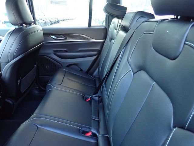 New 2025 Jeep Grand Cherokee Limited w/ Black Appearance Package image 13