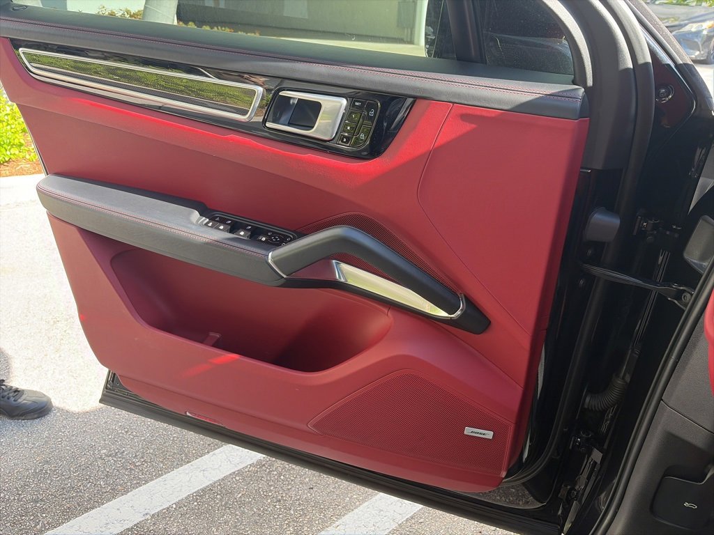 Used 2020 Porsche Cayenne Turbo image 8