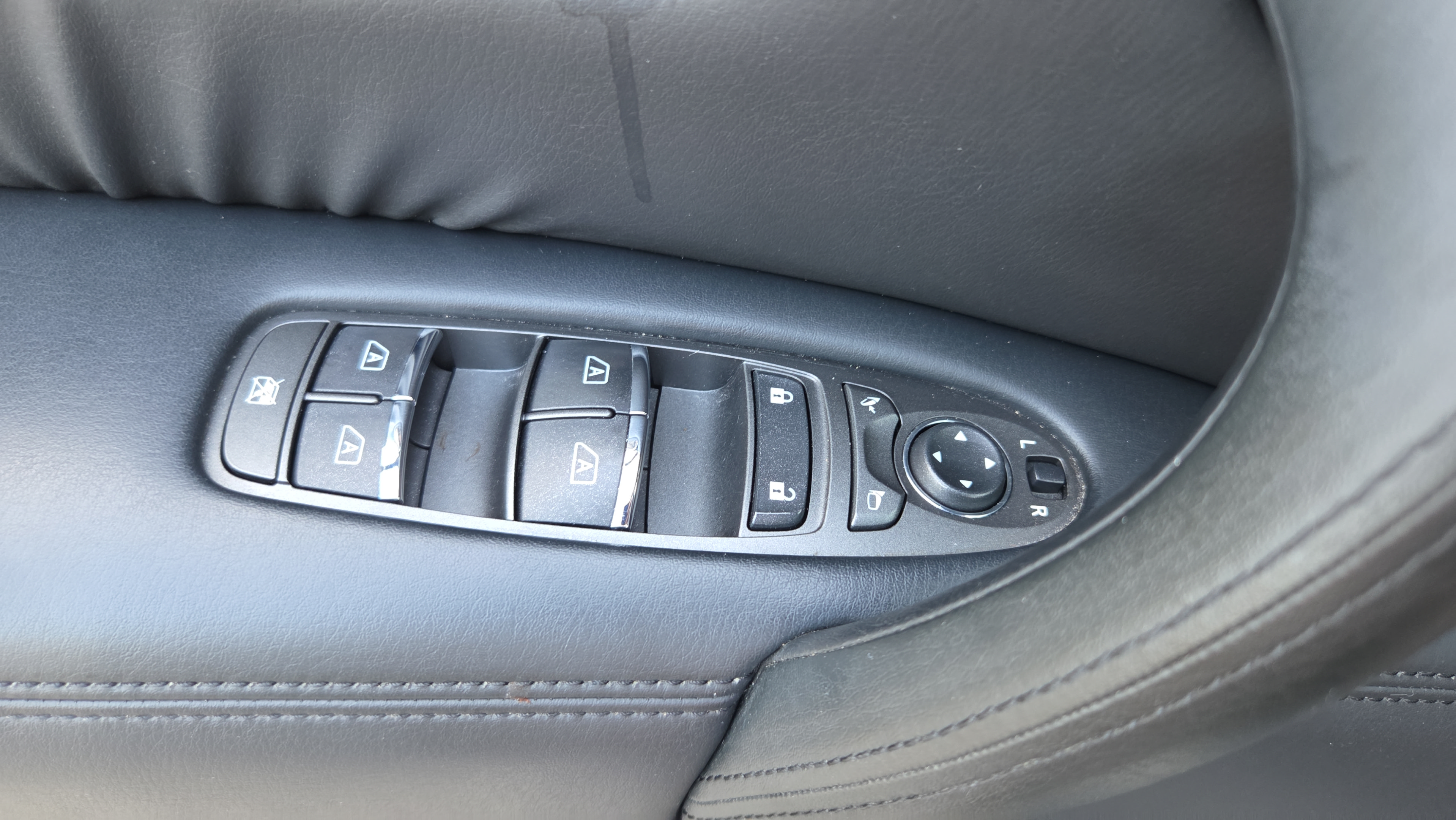 Used 2022 Nissan Armada SL AWD/4WD image 28