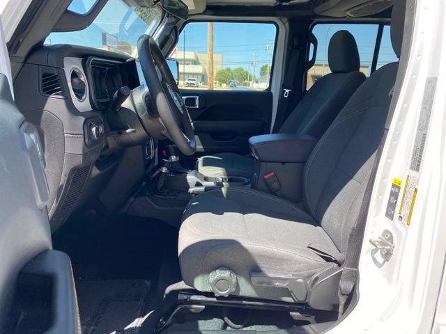 Used 2025 Jeep Wrangler Unlimited Sahara AWD/4WD image 13
