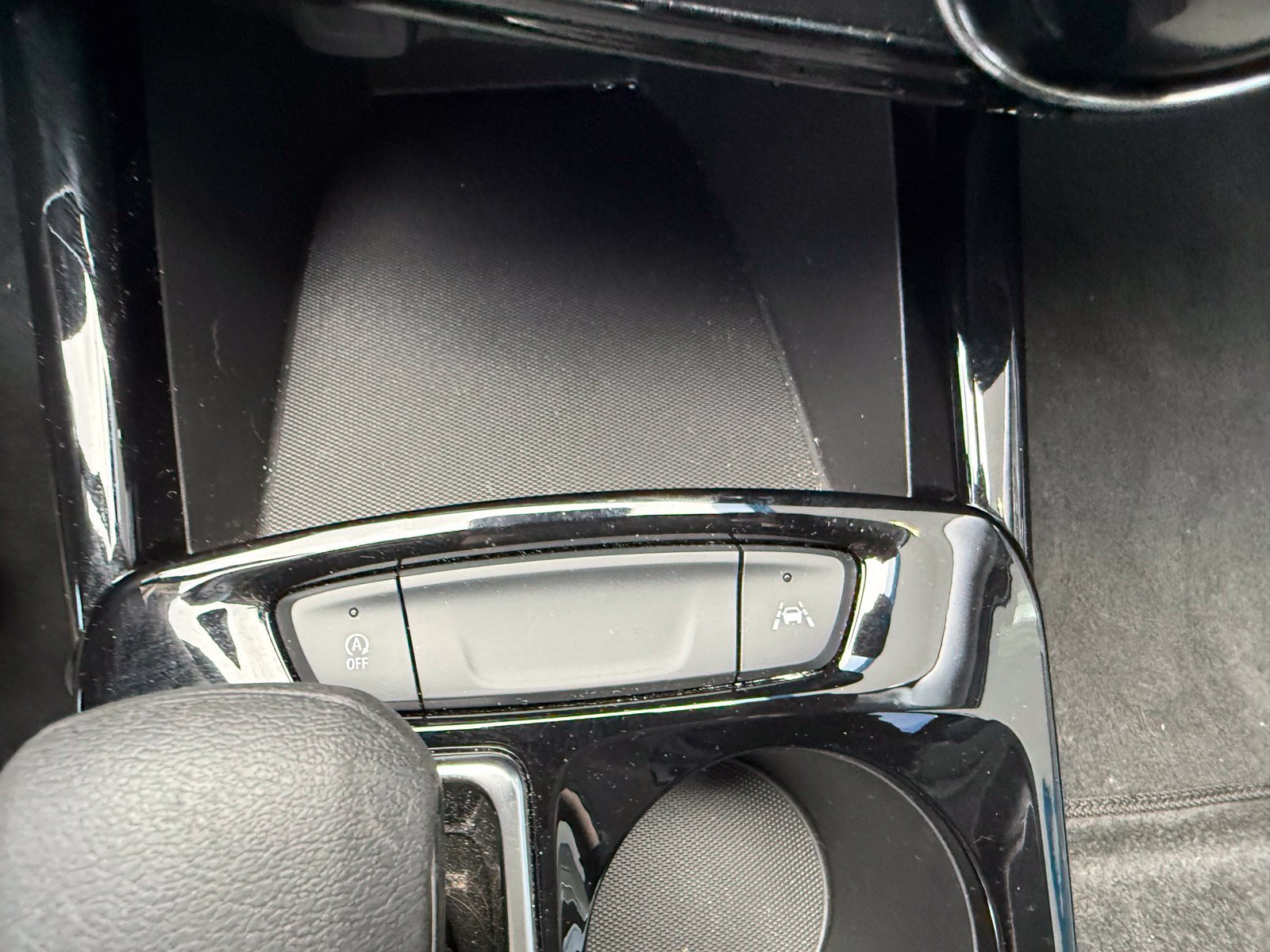 Used 2025 Chevrolet Trax LT FWD image 23