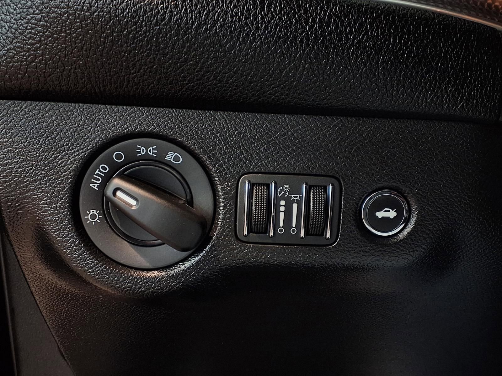 Used 2019 Dodge Challenger SRT Hellcat Redeye image 23