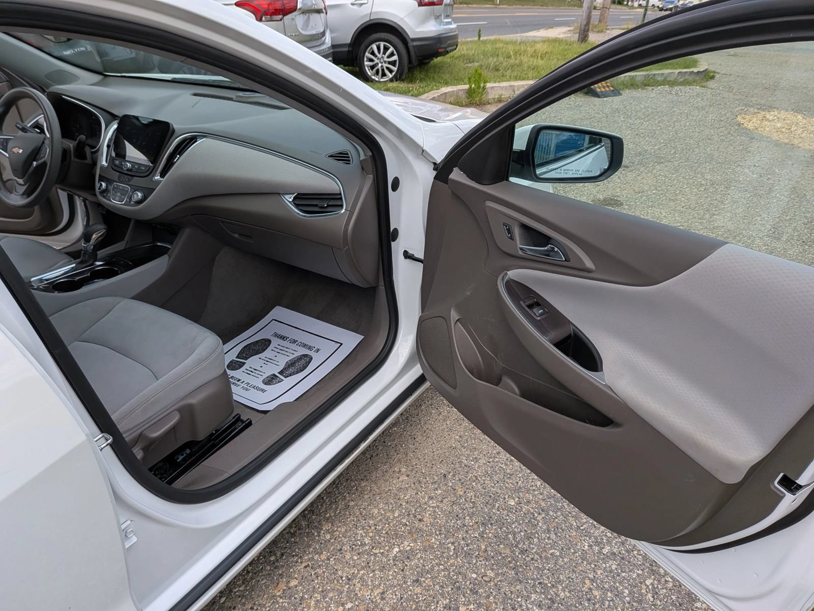 Used 2021 Chevrolet Malibu LT FWD image 33