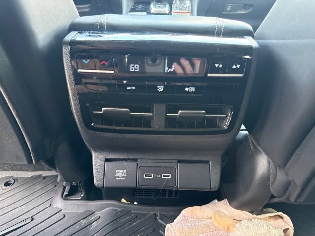 Used 2023 Acura MDX SH-AWD w/ Technology Package image 12