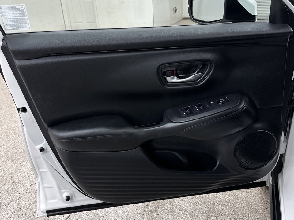 Used 2025 Honda HR-V LX image 3