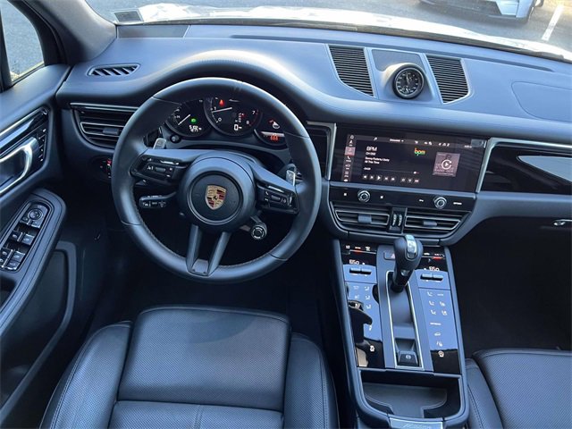 Certified 2025 Porsche Macan Turbo image 5