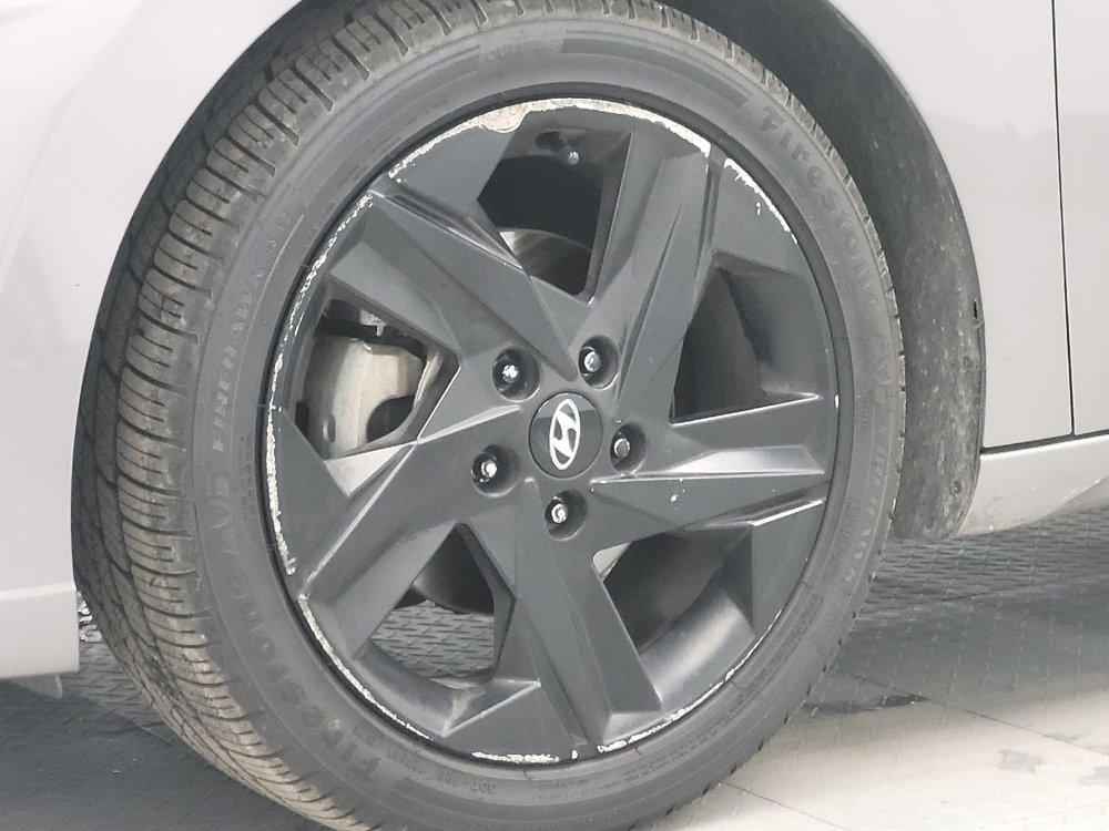 Used 2023 Hyundai Elantra Limited w/ Preferred Accessory Package image 31