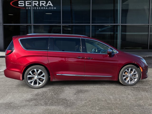 Used 2018 Chrysler Pacifica Limited w/ Tire & Wheel Group FWD image 6
