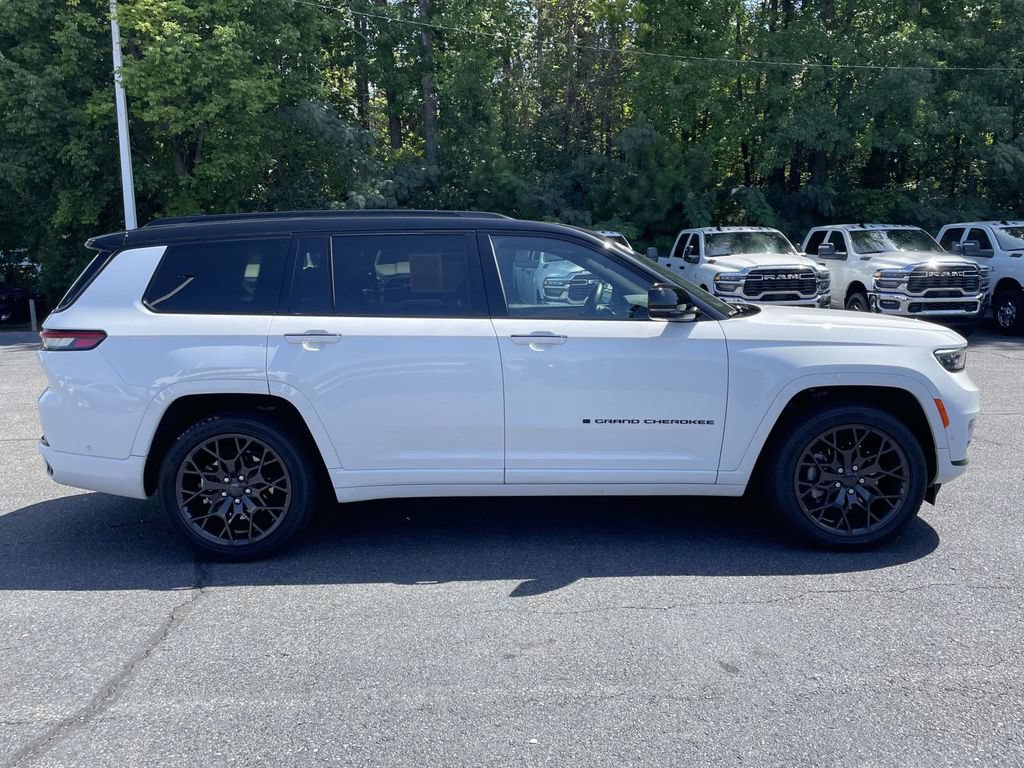 Used 2023 Jeep Grand Cherokee L Summit AWD/4WD image 9