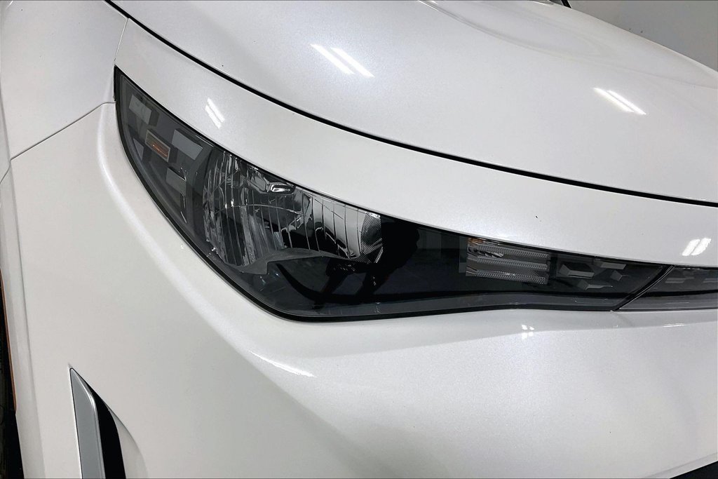 Used 2025 Kia Soul LX w/ LX Technology Package FWD image 34
