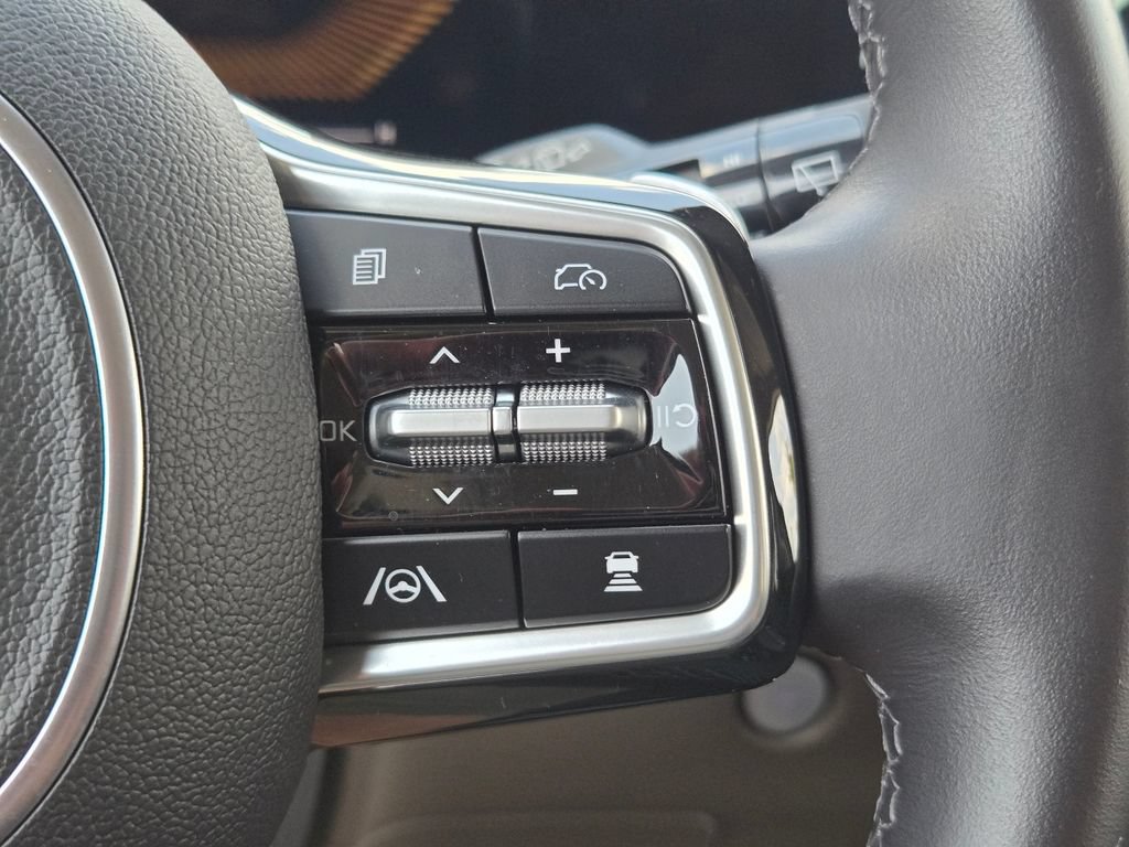 Certified 2026 Kia Carnival LXS FWD image 24