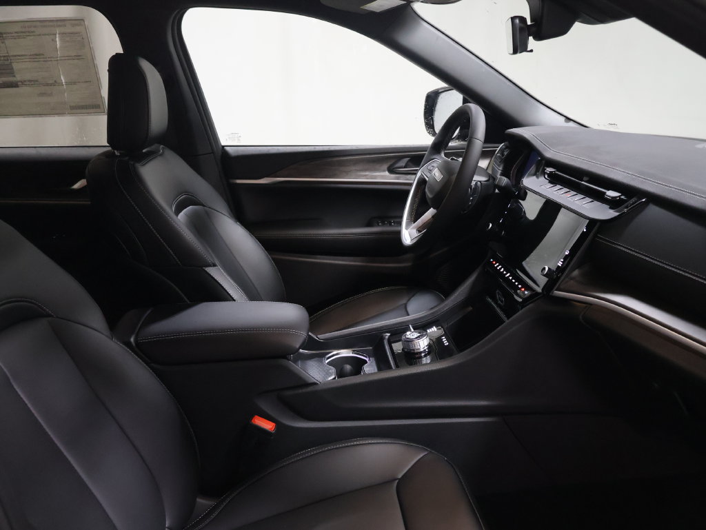 New 2027 Jeep Grand Cherokee Limited AWD/4WD image 17