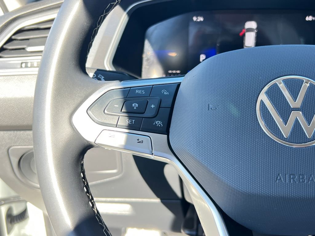Certified 2024 Volkswagen Tiguan SE image 32