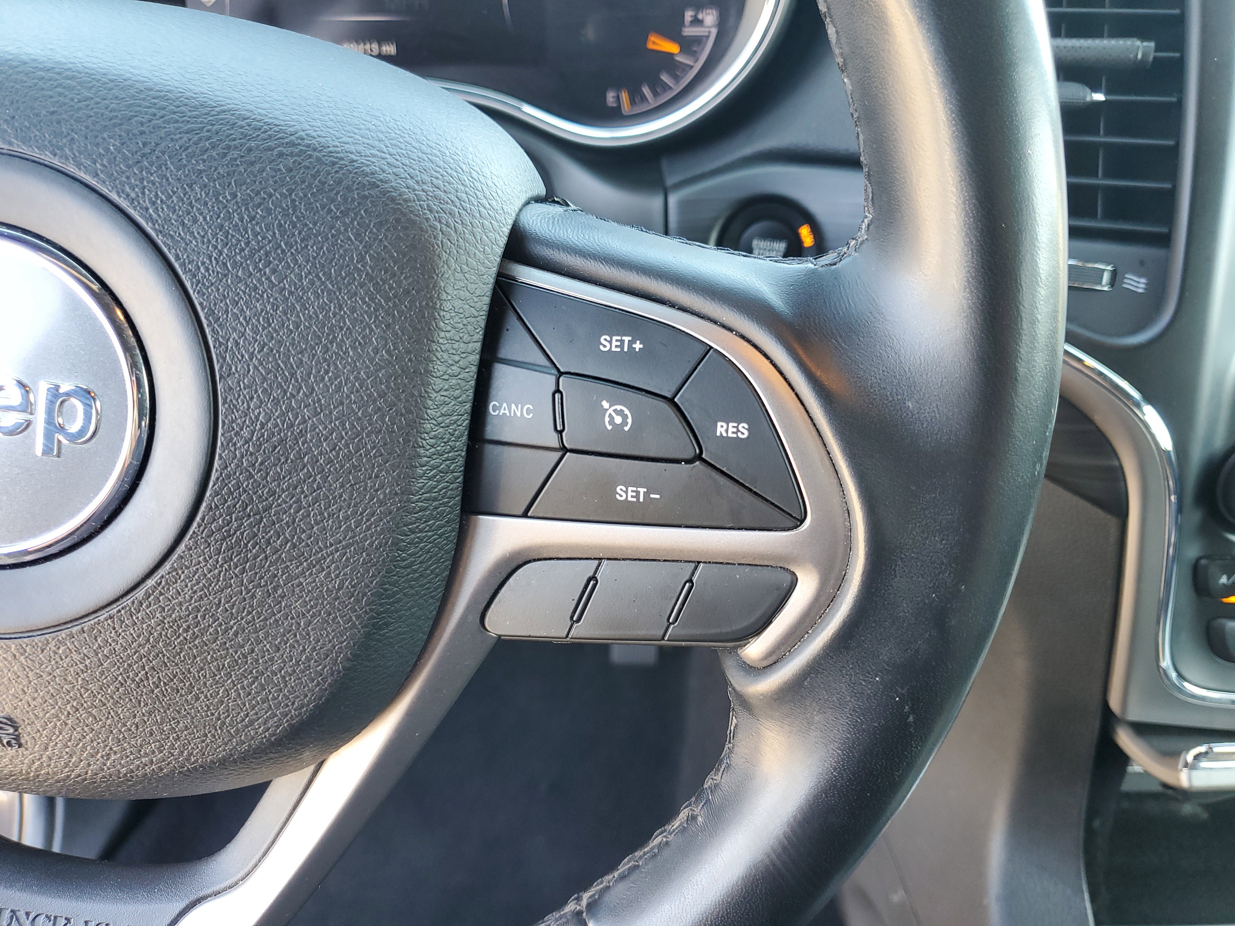 Used 2021 Jeep Grand Cherokee Laredo image 18