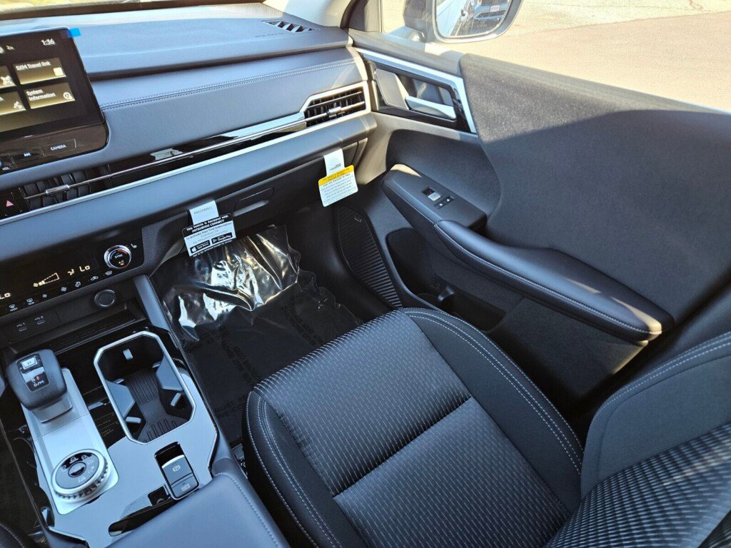 New 2025 Mitsubishi Outlander ES image 15