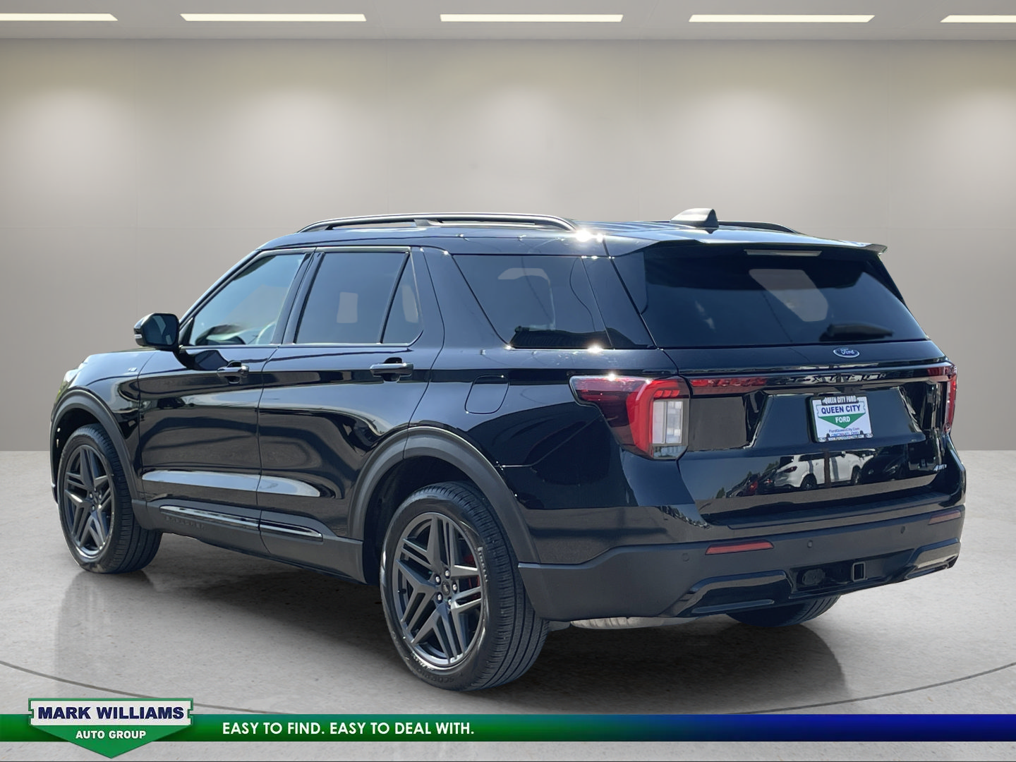 Used 2025 Ford Explorer ST-Line w/ ST-Line Street Pack AWD/4WD image 5