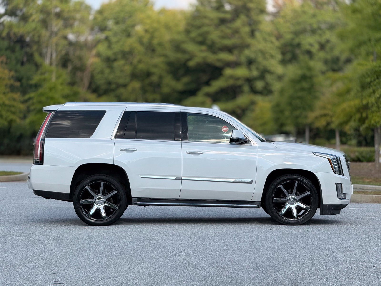 Used 2016 Cadillac Escalade Luxury AWD/4WD image 12