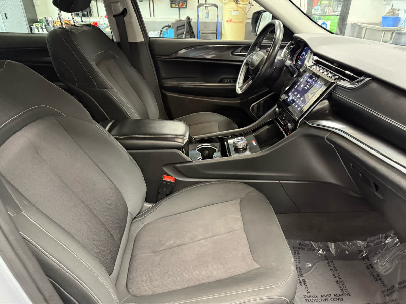 Used 2022 Jeep Grand Cherokee L Laredo w/ Luxury Tech Group I AWD/4WD image 34