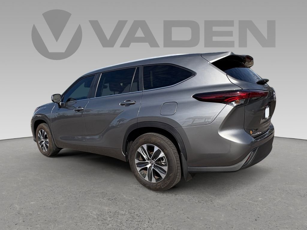 Used 2025 Toyota Highlander XLE image 26