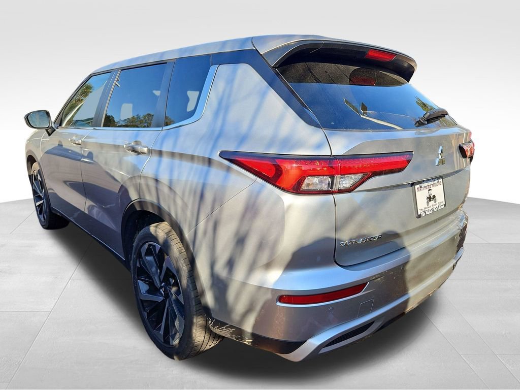 Used 2024 Mitsubishi Outlander SE Black Edition image 4