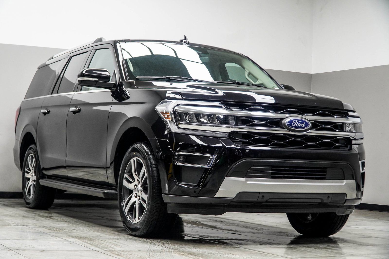 Used 2024 Ford Expedition Max Limited RWD image 4