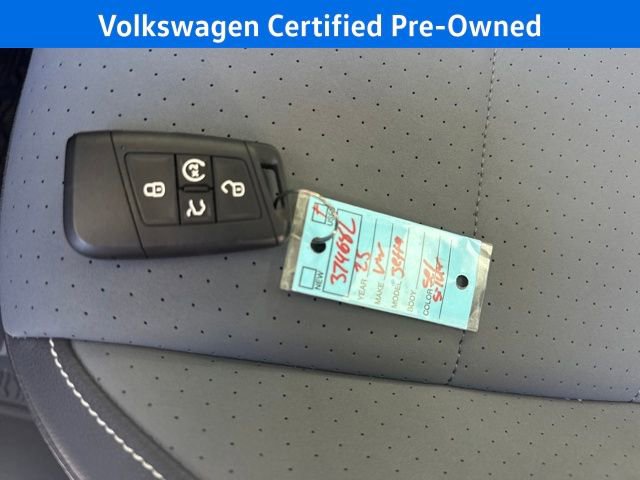 Certified 2025 Volkswagen Jetta SE w/ Sunroof Package image 33