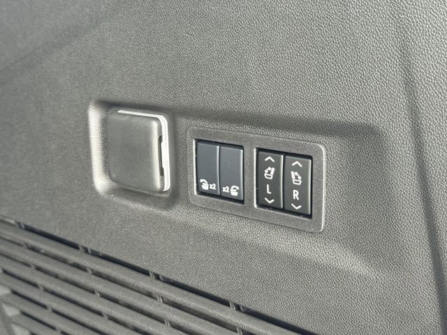 New 2026 GMC Yukon XL Denali w/ Denali Reserve Package image 29