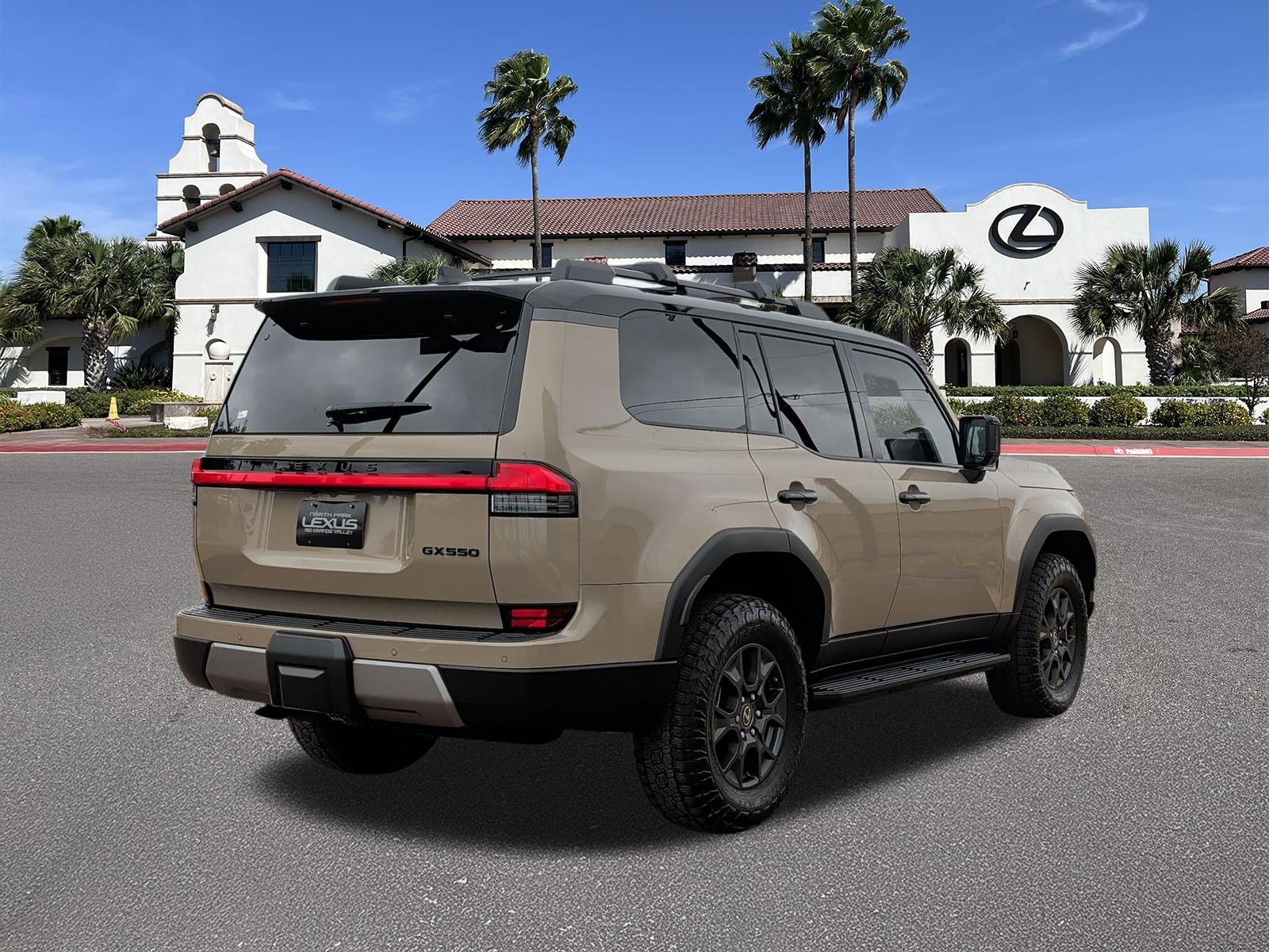 Used 2024 Lexus GX 550 AWD/4WD image 2