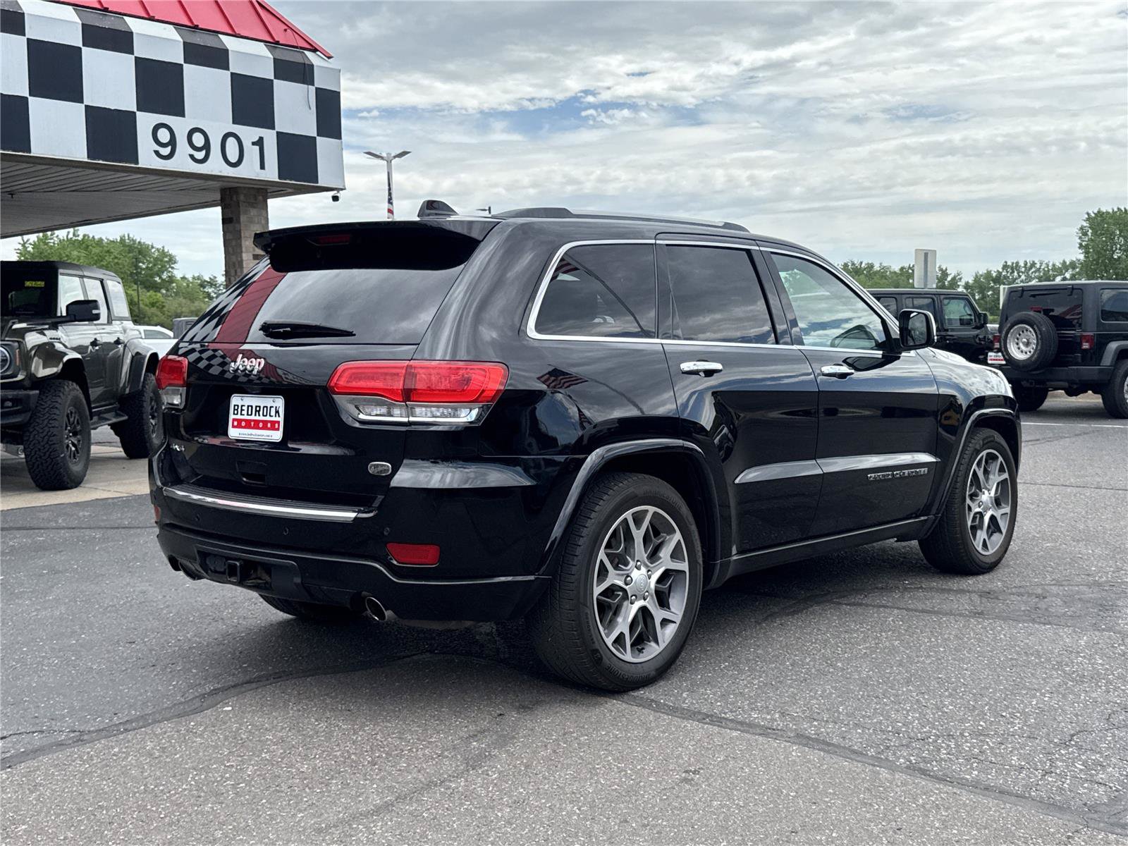 Used 2020 Jeep Grand Cherokee Overland AWD/4WD image 7
