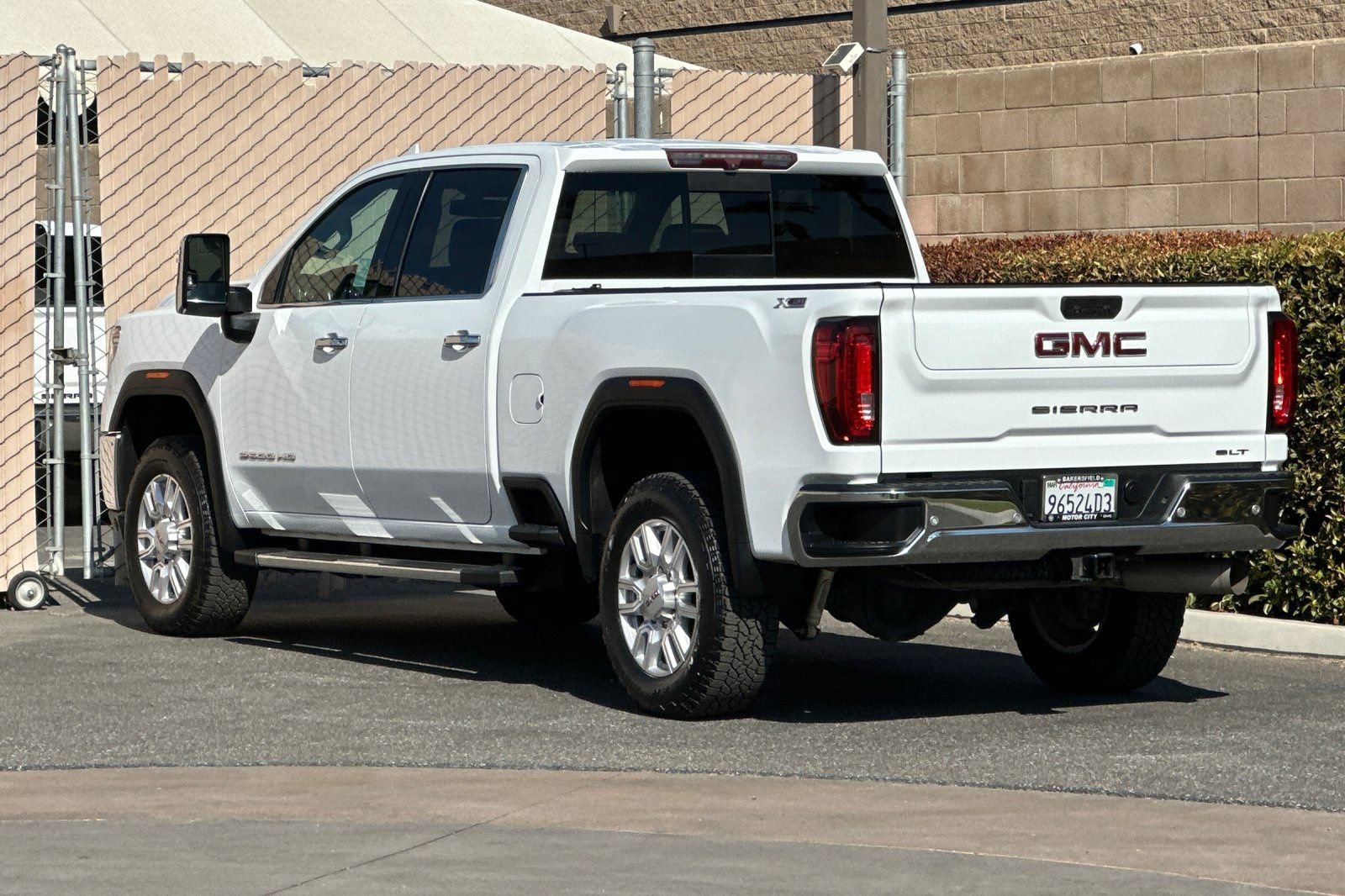Used 2021 GMC Sierra 2500 SLT w/ SLT Preferred Package AWD/4WD image 6