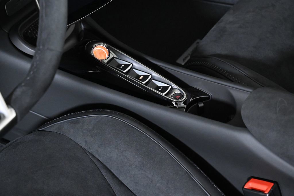 New 2026 McLaren Artura Spider image 13