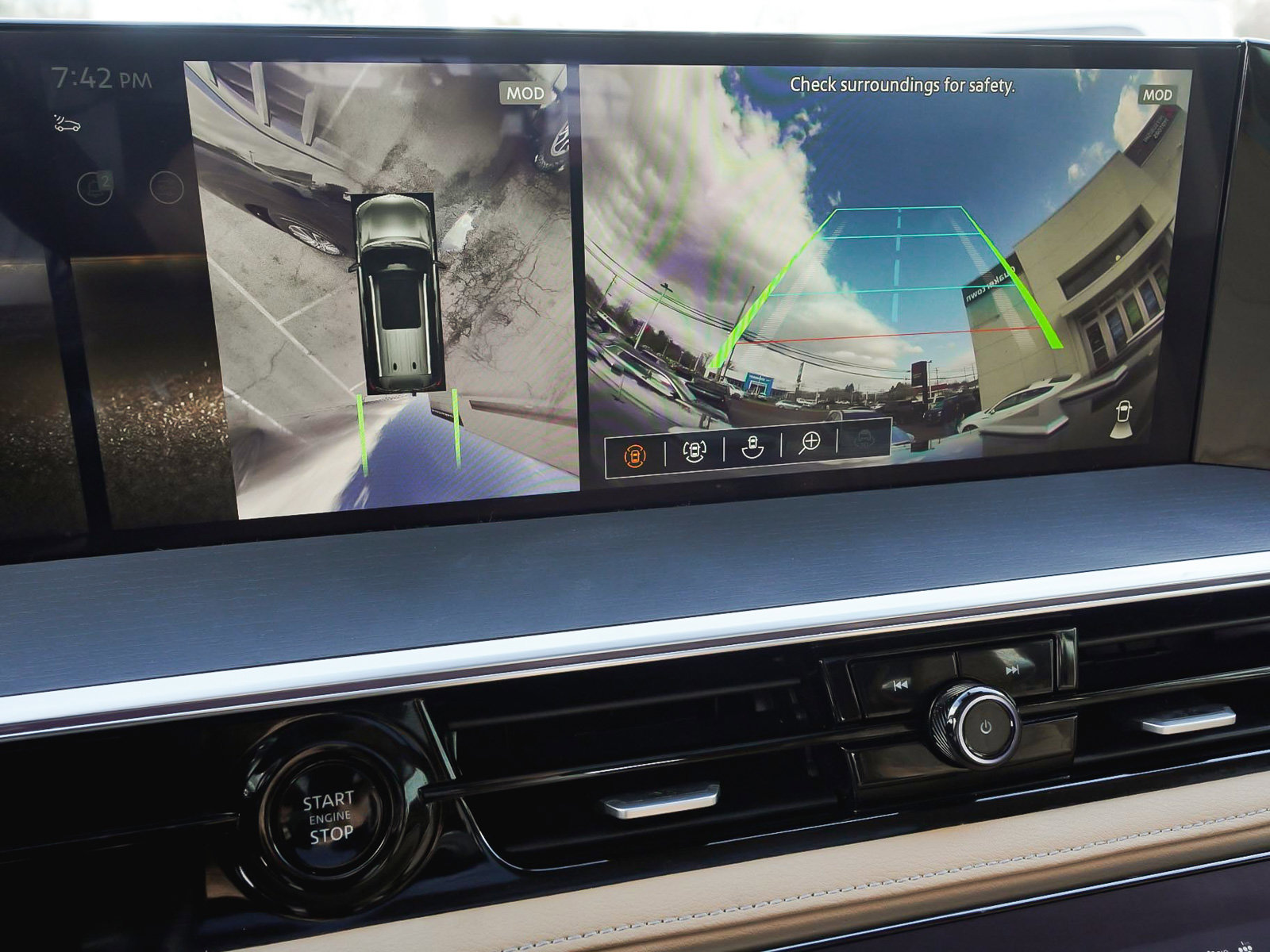 Used 2025 INFINITI QX80 Sensory AWD/4WD image 28