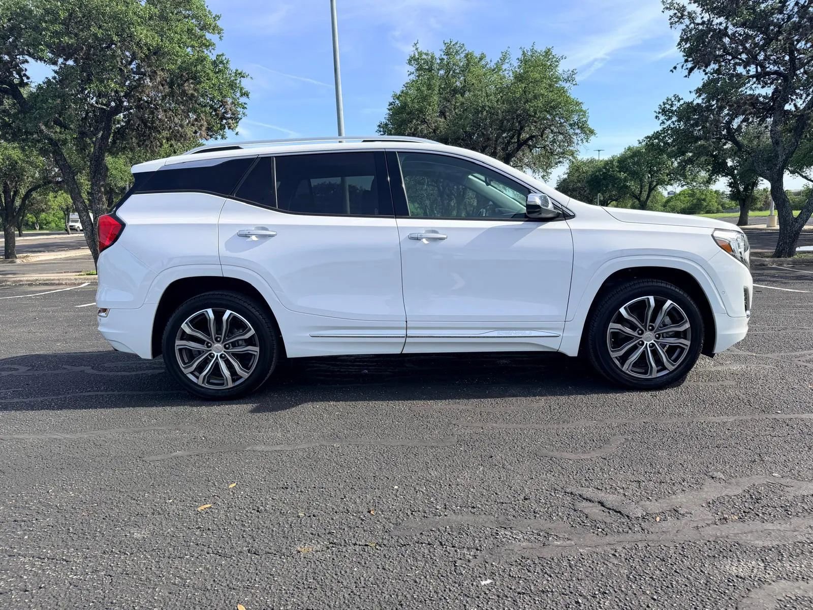 Used 2019 GMC Terrain Denali w/ Advanced Safety Package AWD/4WD image 9