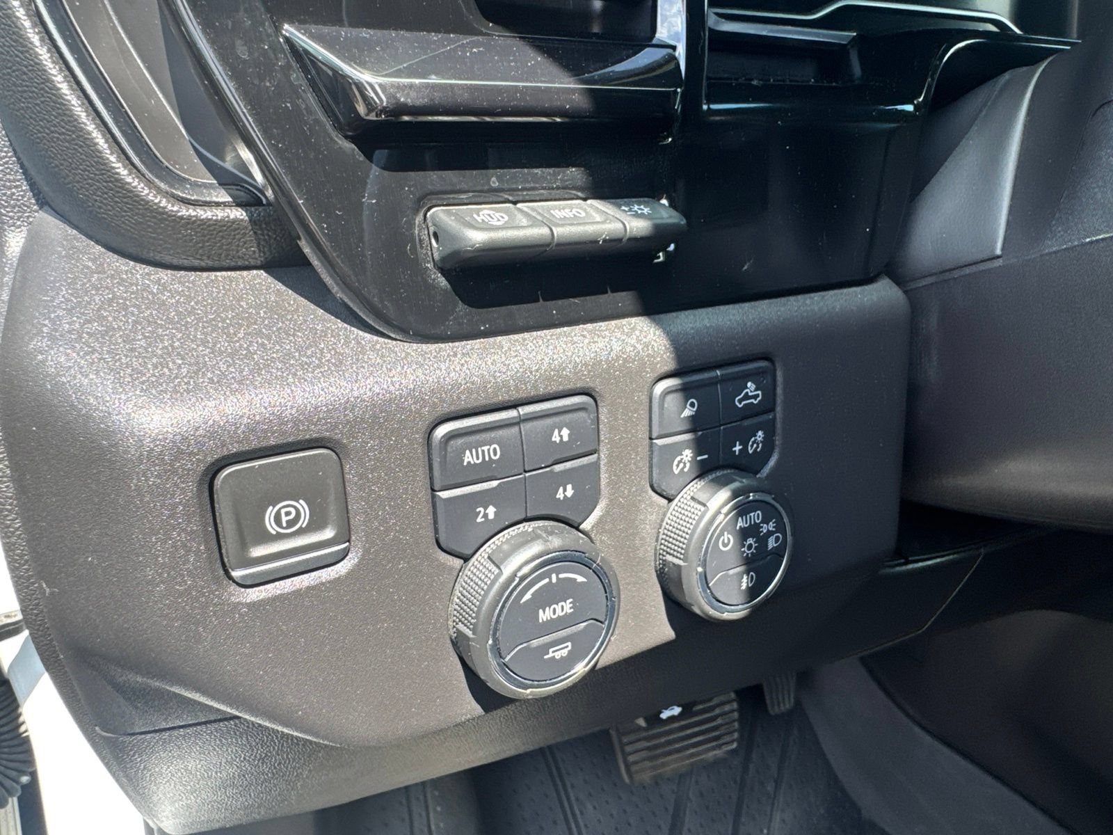 Used 2024 Chevrolet Silverado 1500 ZR2 w/ Technology Package AWD/4WD image 21