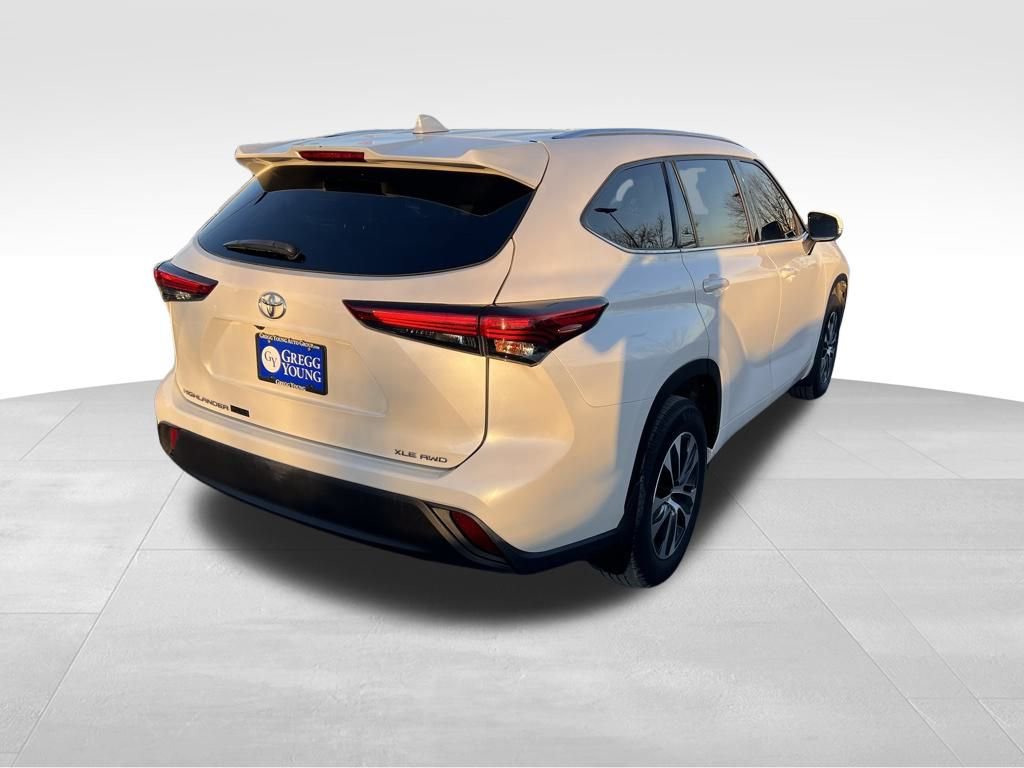 Used 2021 Toyota Highlander XLE image 6