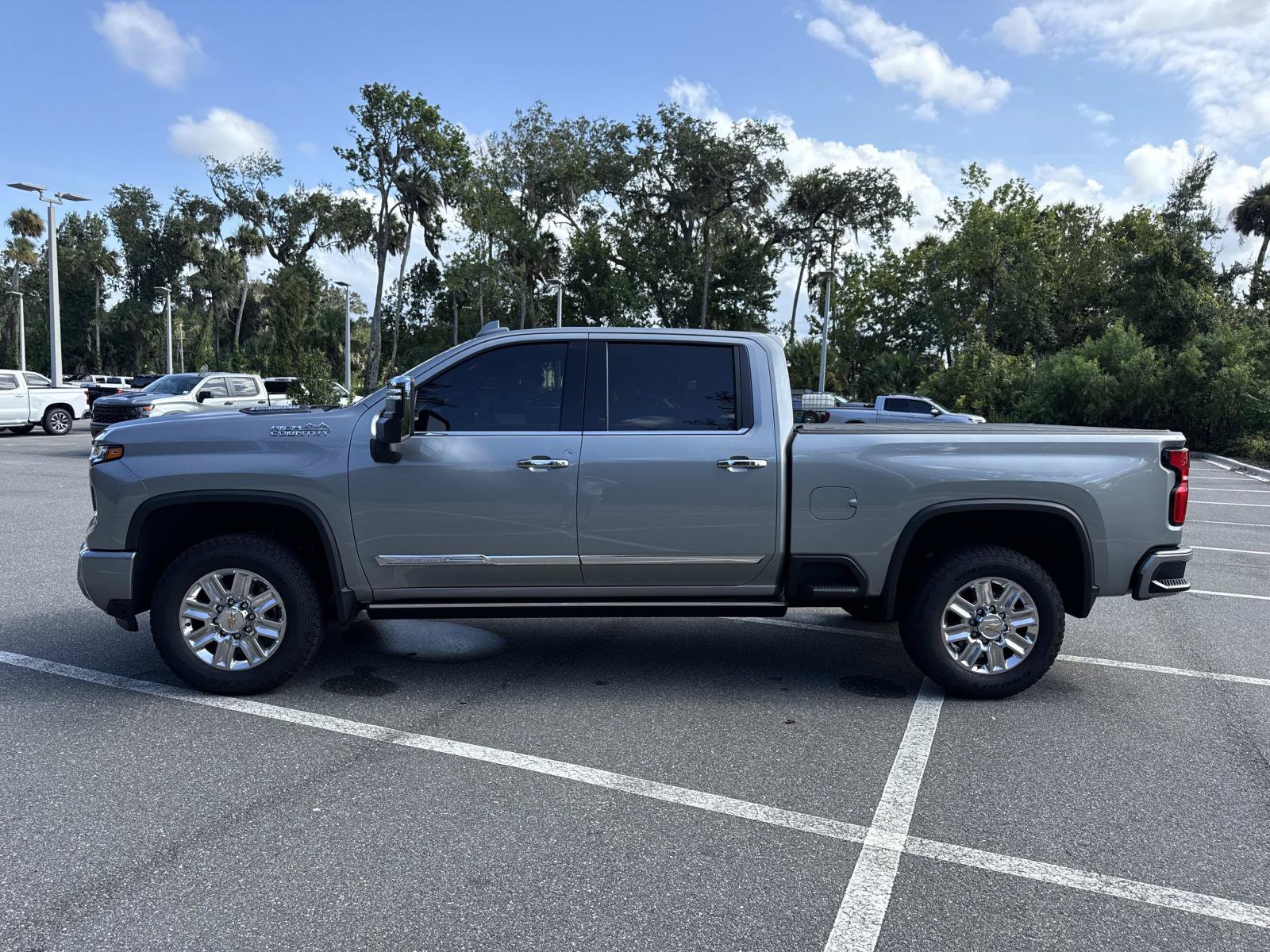 Used 2025 Chevrolet Silverado 2500 High Country w/ High Country Premium Package AWD/4WD image 6