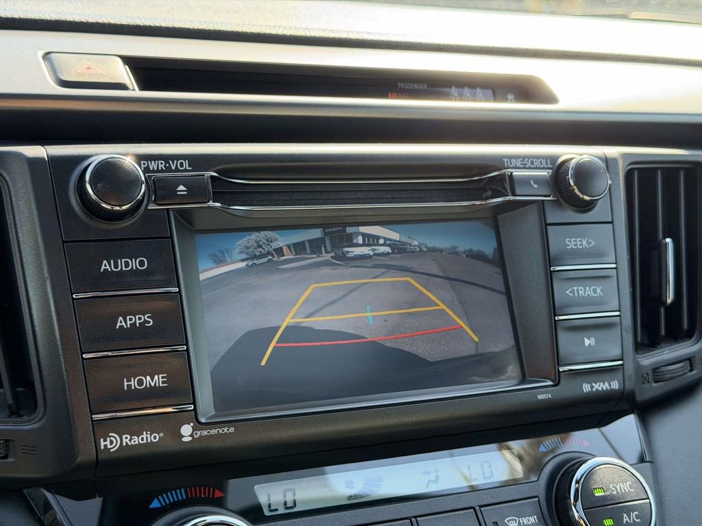 Used 2017 Toyota RAV4 SE image 4