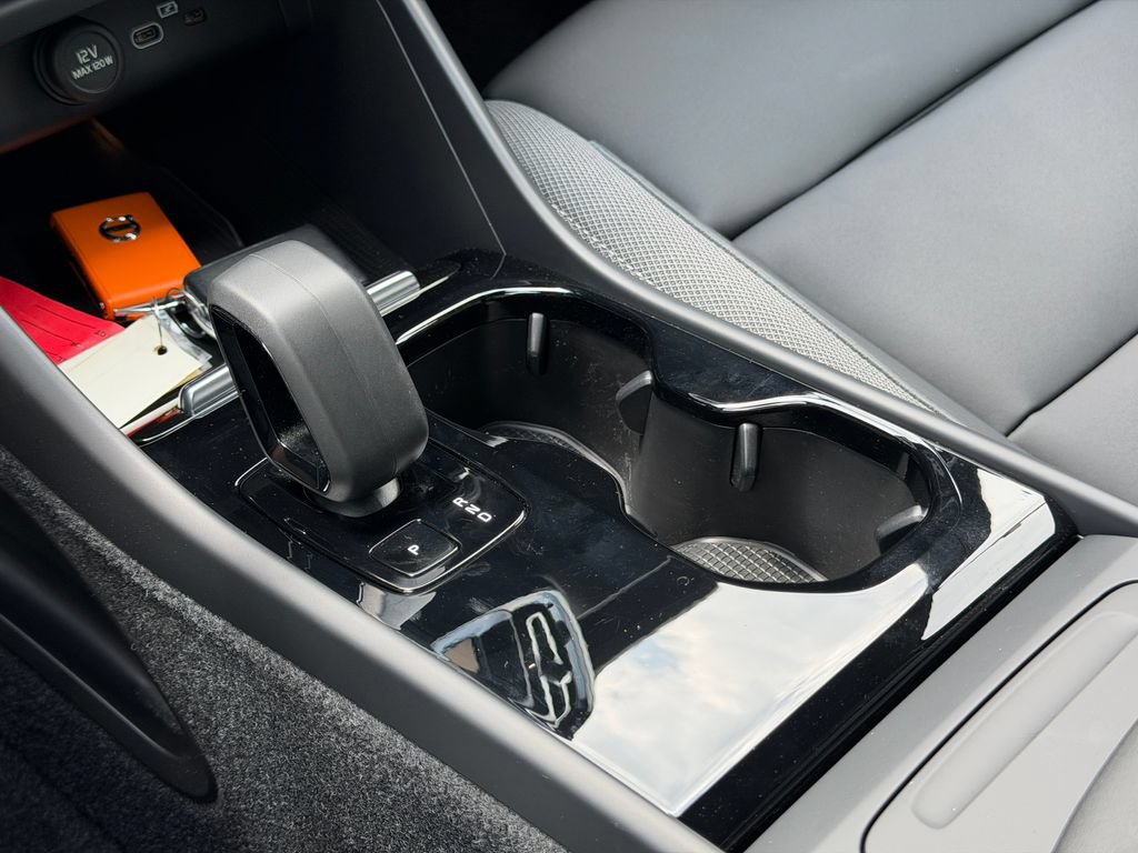Certified 2024 Volvo XC40 Recharge Core RWD image 19
