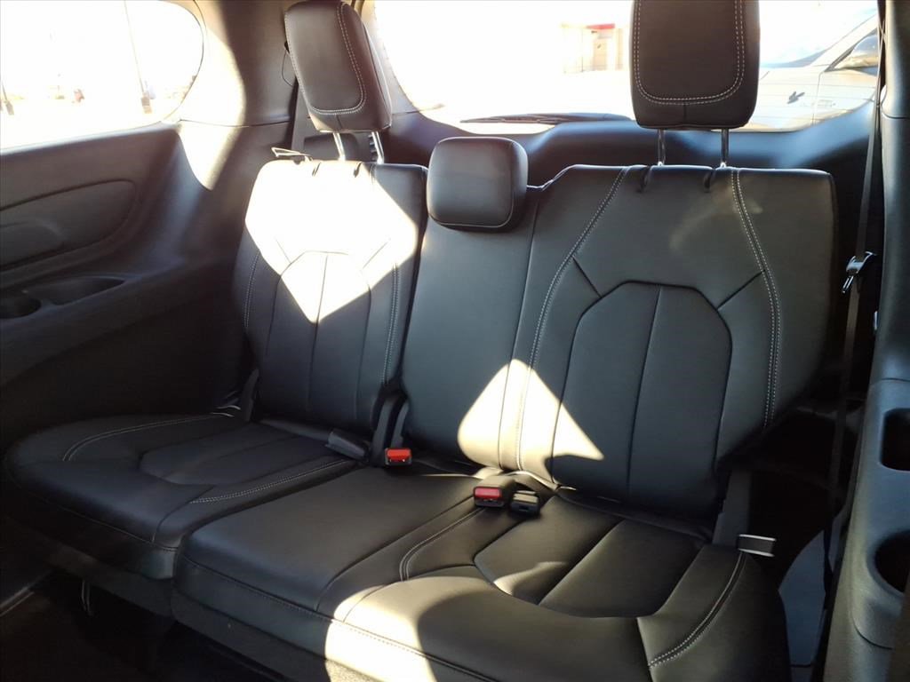 New 2026 Chrysler Pacifica Select image 21