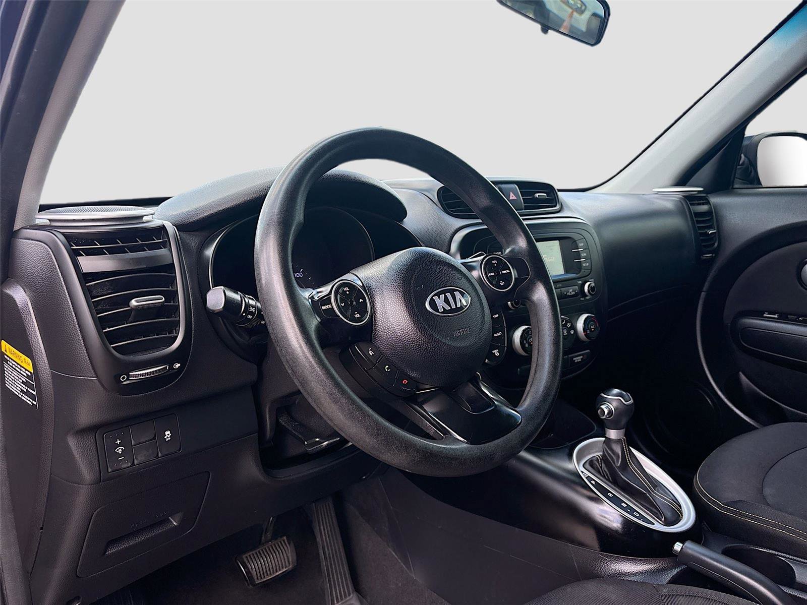 Used 2016 Kia Soul + image 9