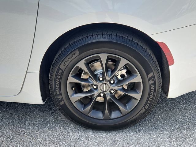 Used 2022 Chrysler Pacifica Touring-L w/ S Appearance Package FWD image 8