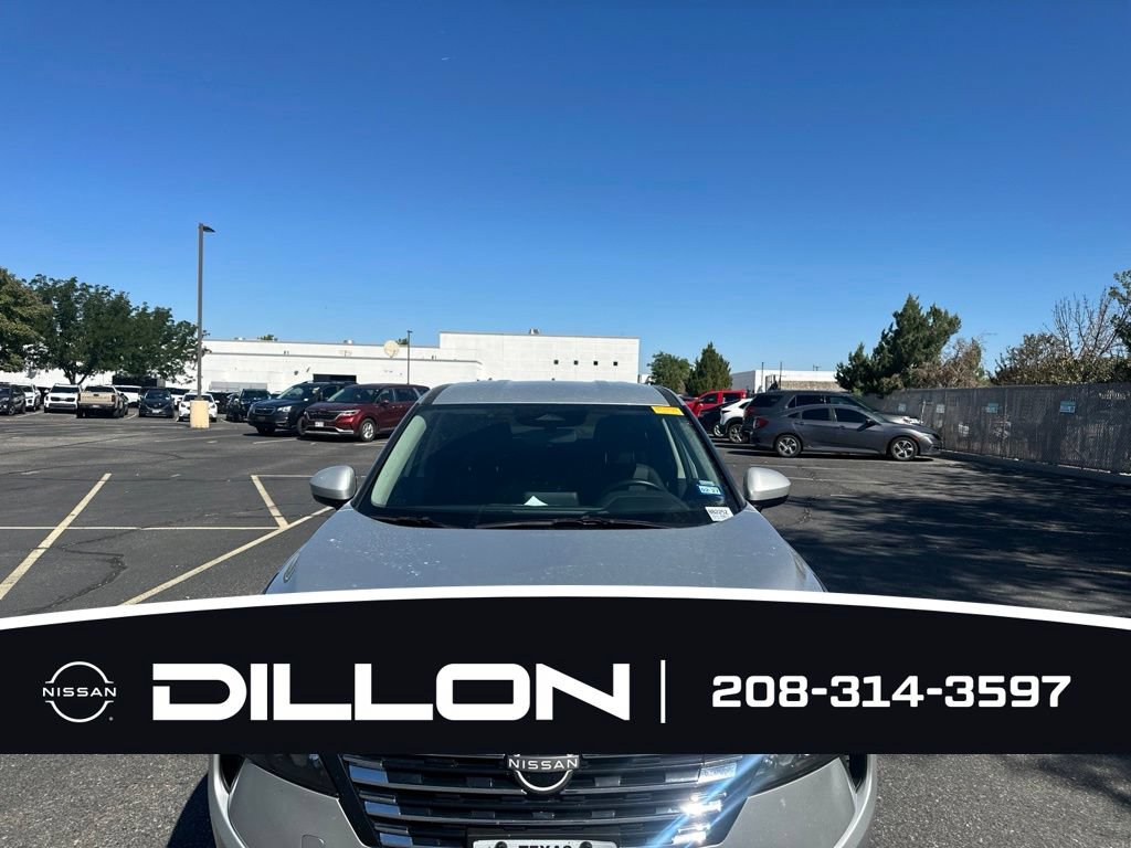 Used 2025 Nissan Rogue SV AWD/4WD image 11