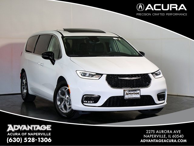 Used 2024 Chrysler Pacifica Limited w/ Uconnect Theater Family Group