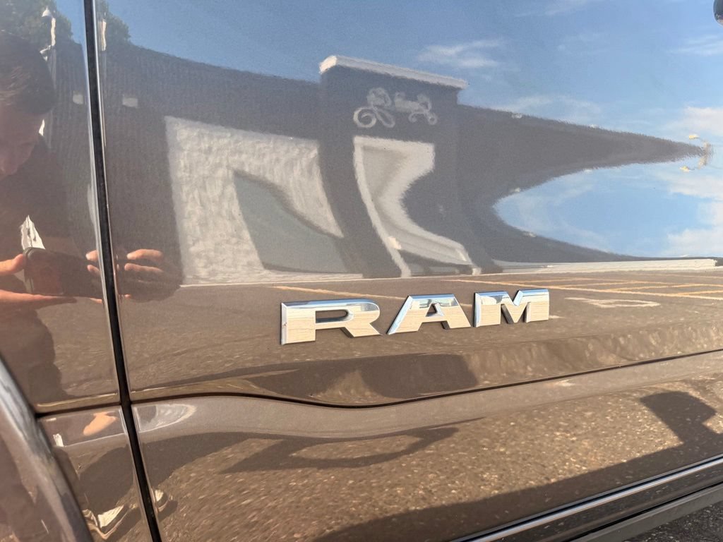 Used 2019 RAM 1500 Laramie AWD/4WD image 23
